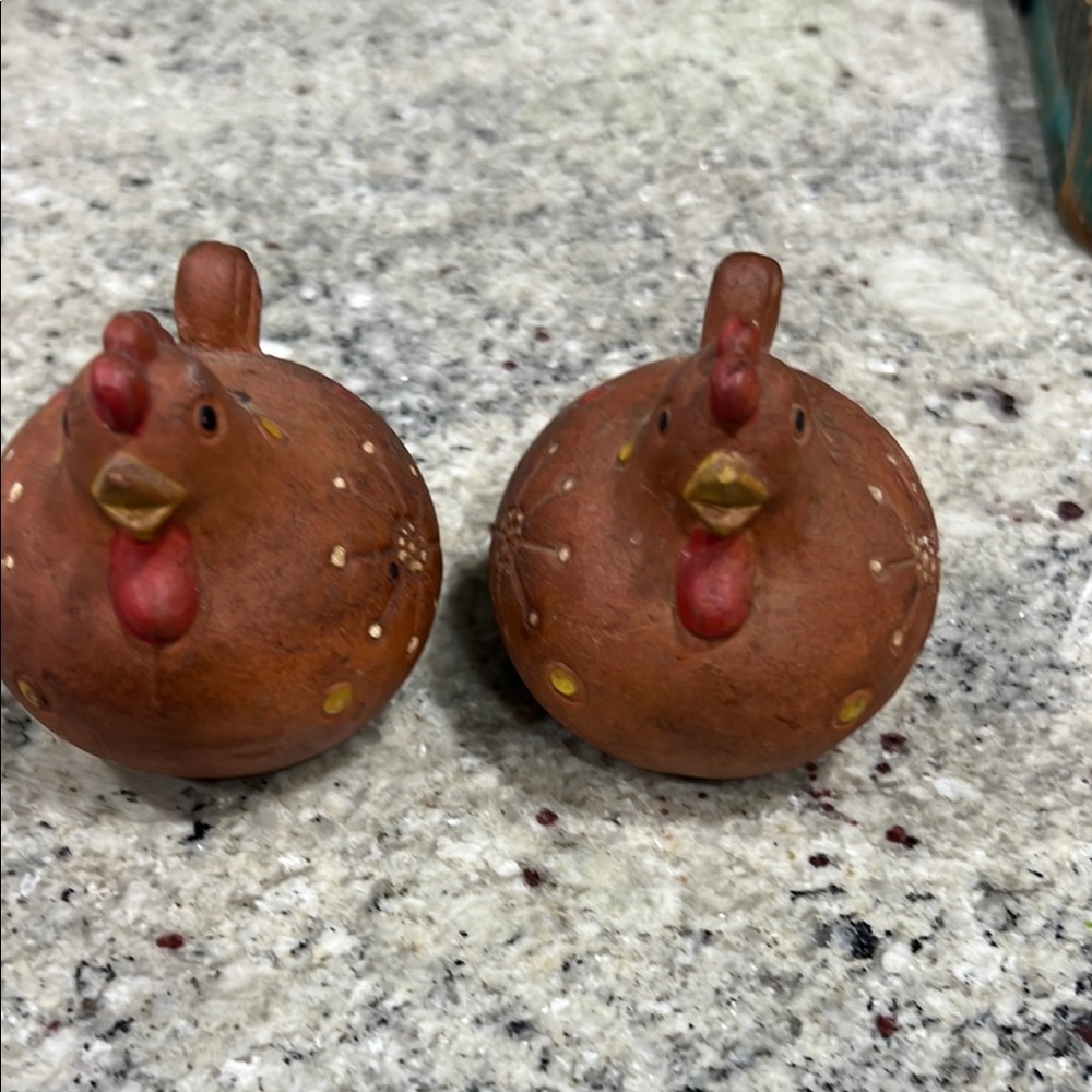 Rustic Chicken salt and pepper shakers